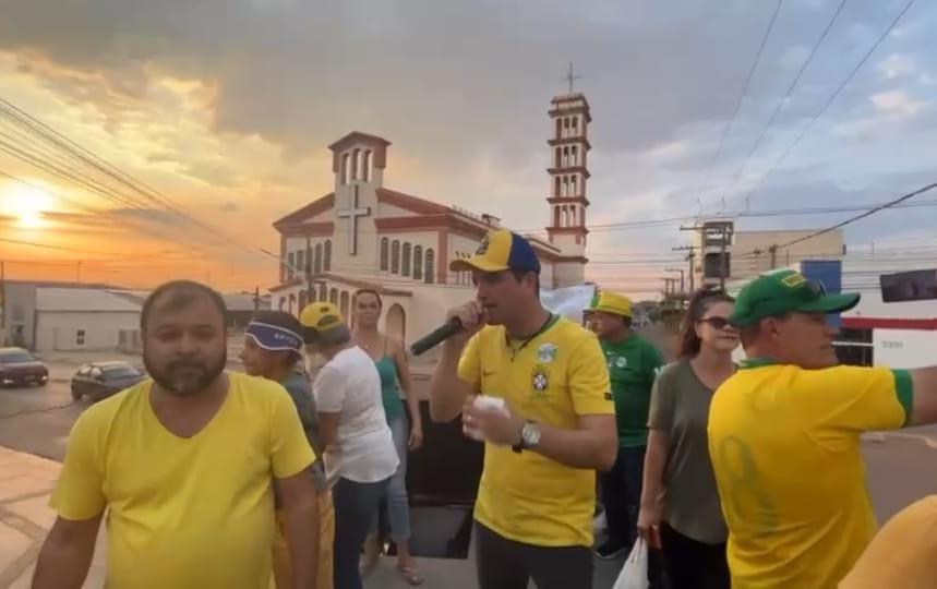 Prefeito de Primavera do Leste participa de carreata pró Bolsonaro em Paranatinga