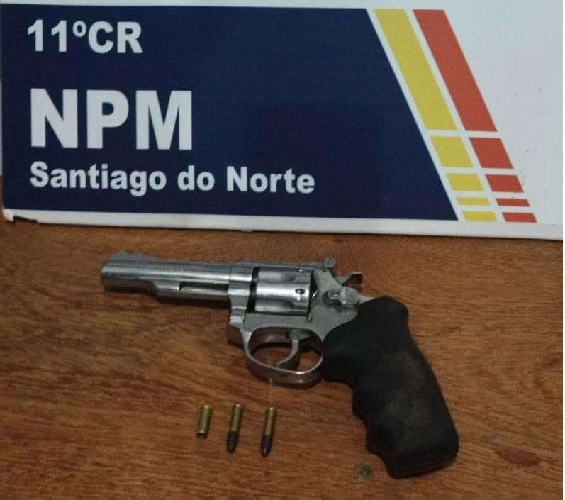 PM prende suspeito com arma de fogo em conveniência no Distrito do Salto da Alegria